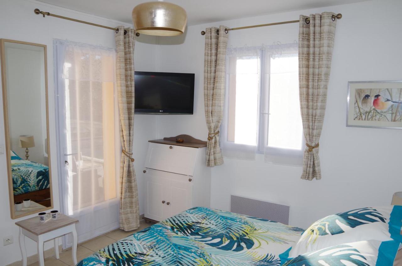 Lou Pebre D'Ai Bed & Breakfast Regusse Bagian luar foto
