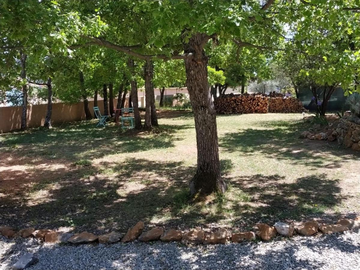 Lou Pebre D'Ai Bed & Breakfast Regusse Bagian luar foto