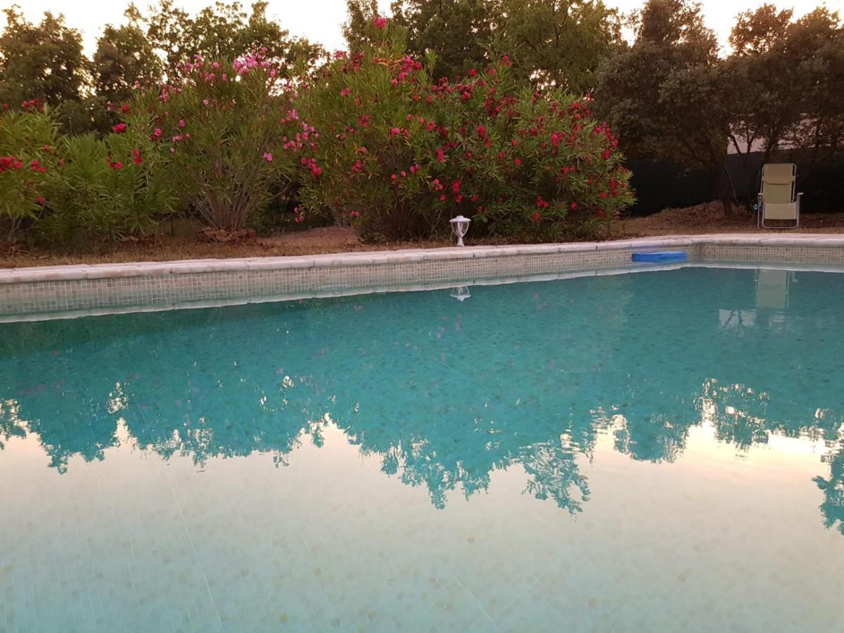 Lou Pebre D'Ai Bed & Breakfast Regusse Bagian luar foto
