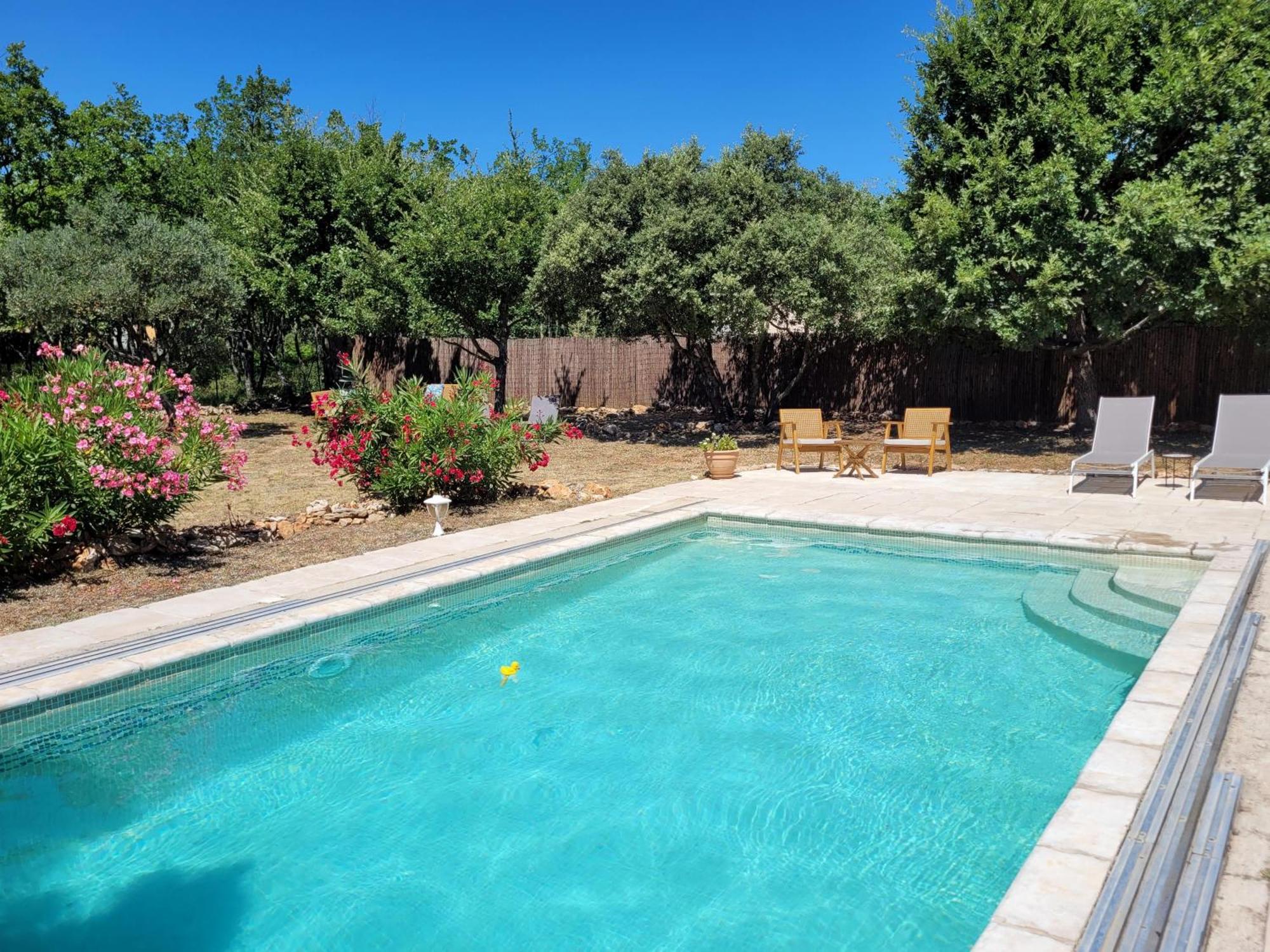 Lou Pebre D'Ai Bed & Breakfast Regusse Bagian luar foto